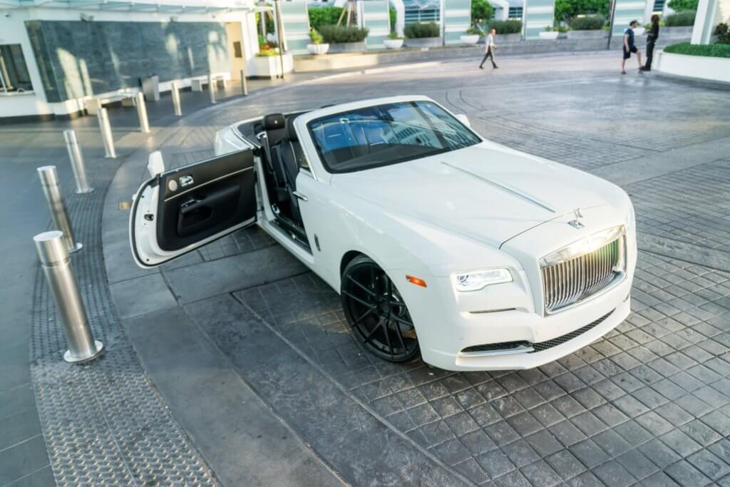 Rolls-Royce Dawn (white w/black) 1
