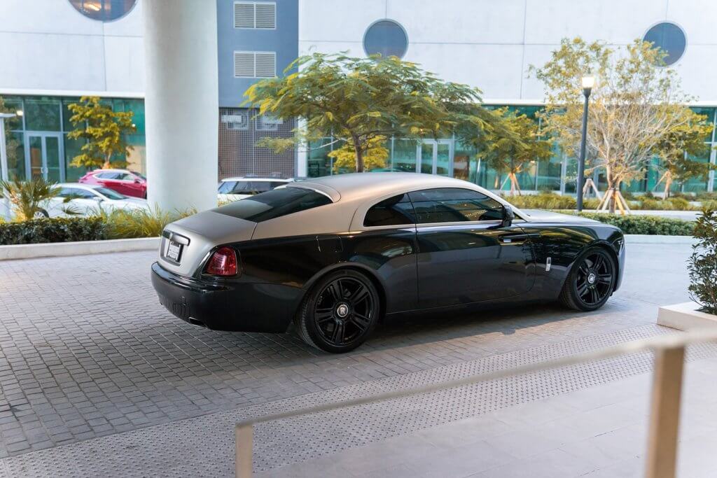 Rolls-Royce Wraith (black & grey) 3