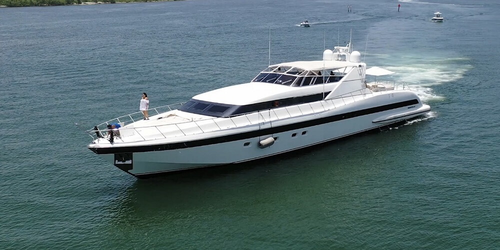 Mangusta yacht 104