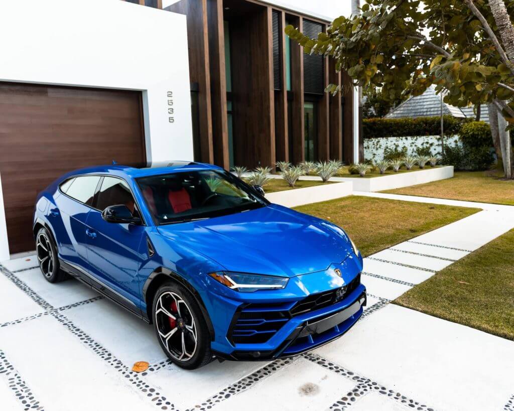 Lamborghini Urus (blue) 1