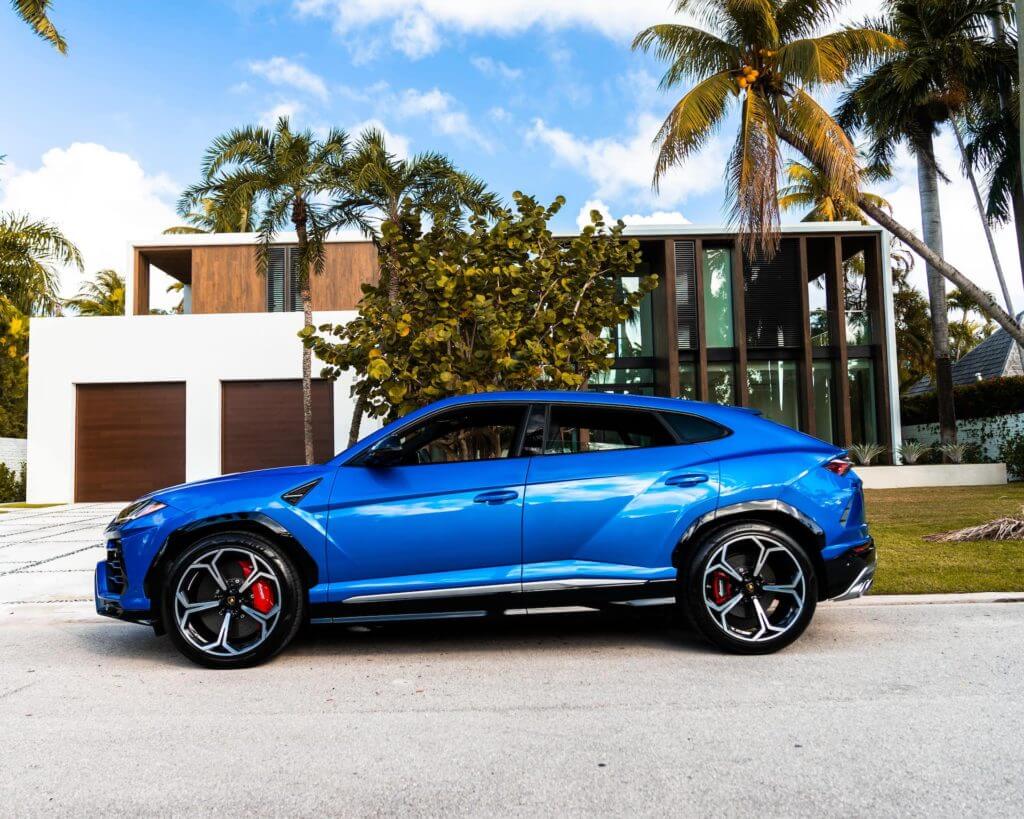 Lamborghini Urus (blue) 3