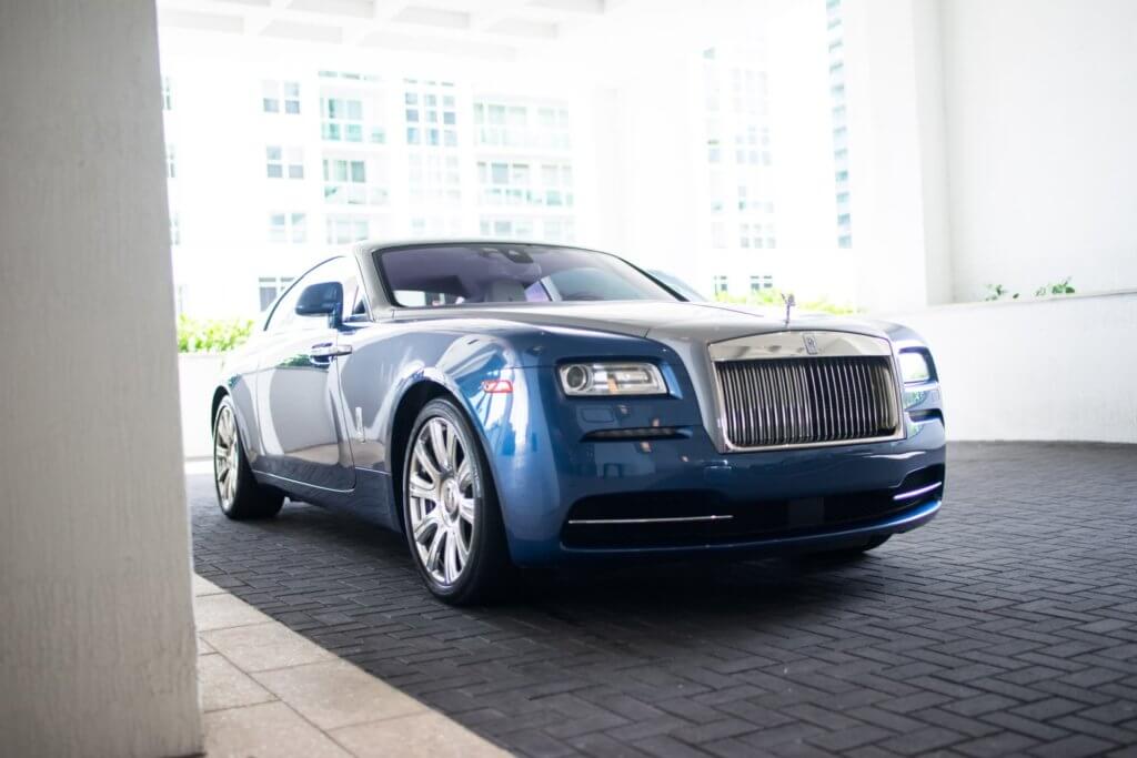 Rolls-Royce Wraith (blue)1